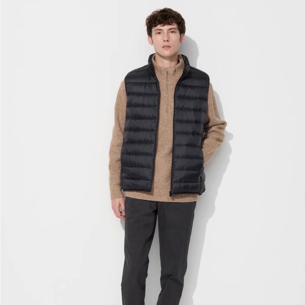 Almost NEW Uniqlo Boy/ Young Men Light Down Vest - Boy 16-18 or Men XXS